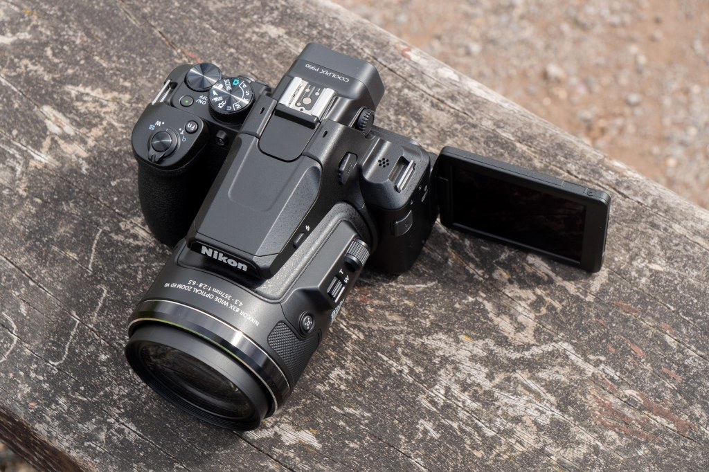 Nikon Coolpix P950 Review – 83x zoom and DSLR style handling 