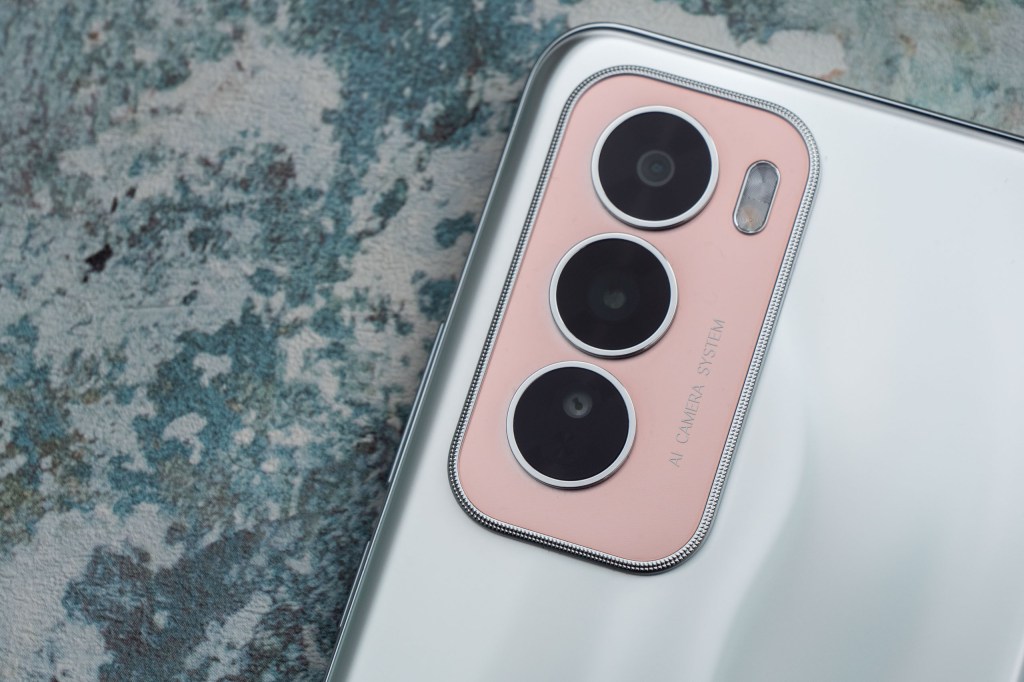 OPPO Reno 12 triple camera