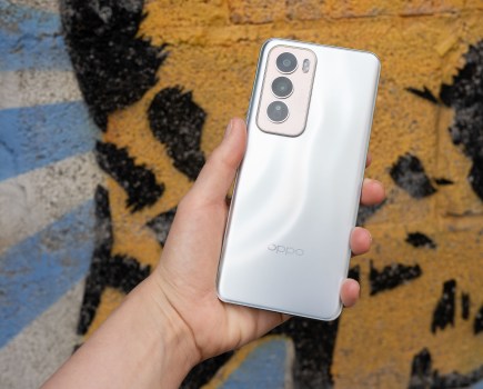 OPPO Reno 12 in hand