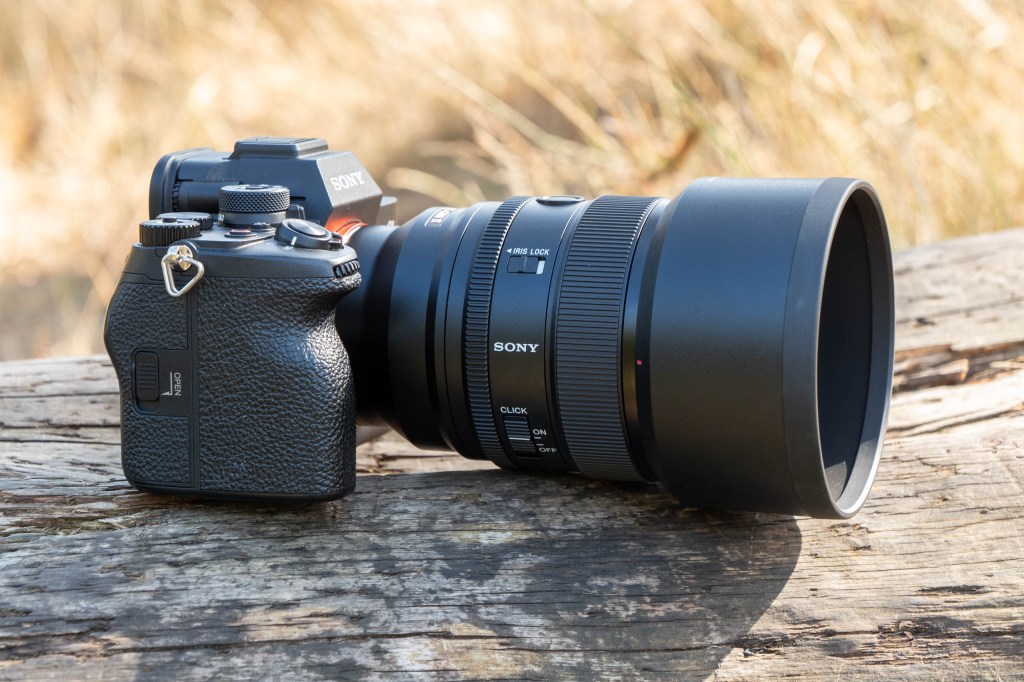 Sony FE 85mm F1.4 GM II lens hood