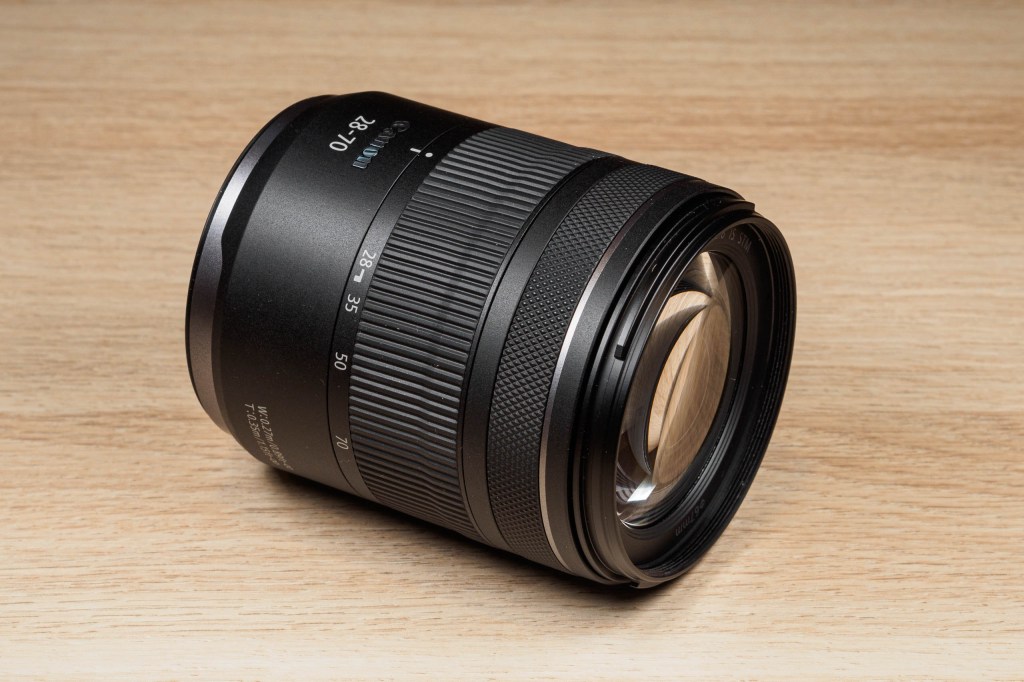 Canon RF 28-70mm F2.8 IS STM retracted