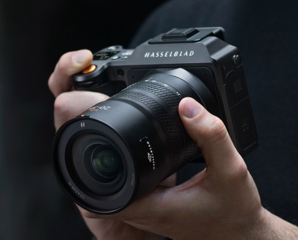 Hasselblad XCD 20-35E f/3.2-4.5 ultra-wide zoom lens. Image: Hasselblad