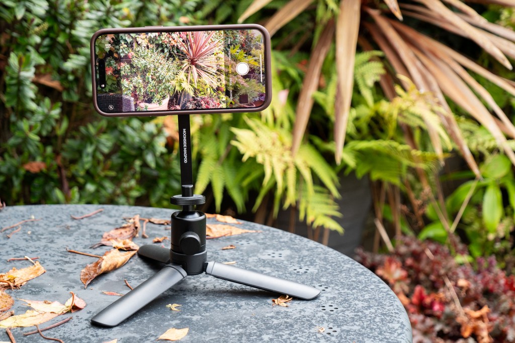 The MagPod and tabletop tripod, as included in the Moonside MagLight Creative Pack