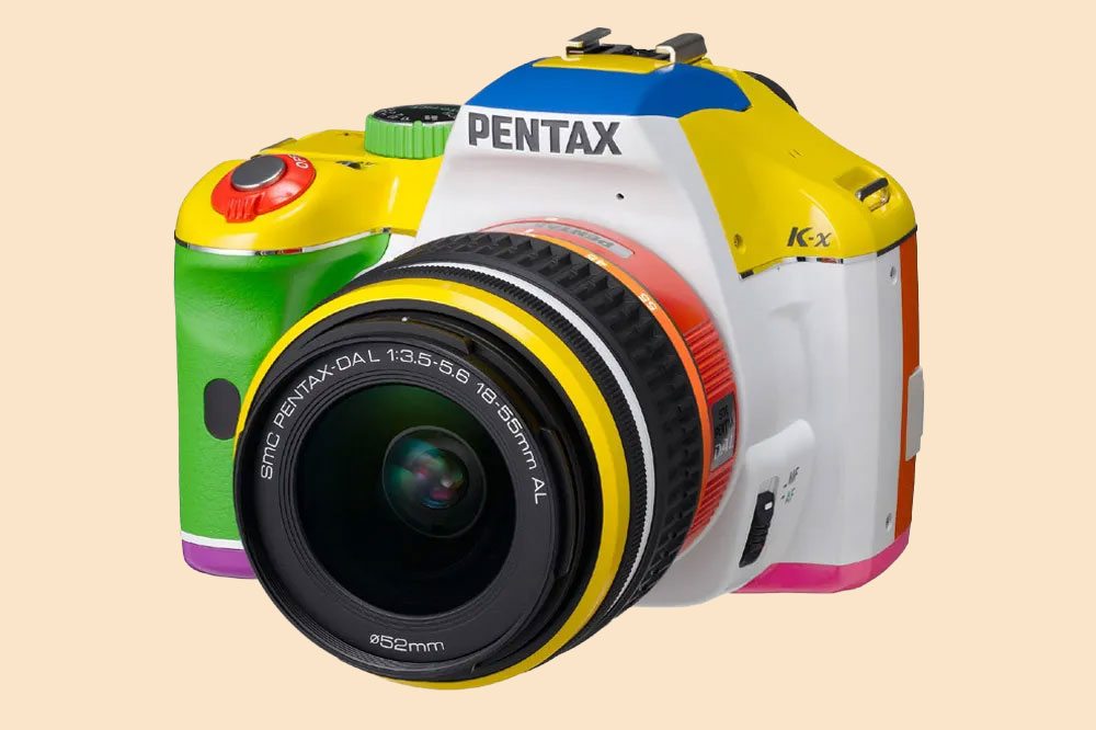 Pentax K-X Rainbox (Image Pentax/DC.Watch)