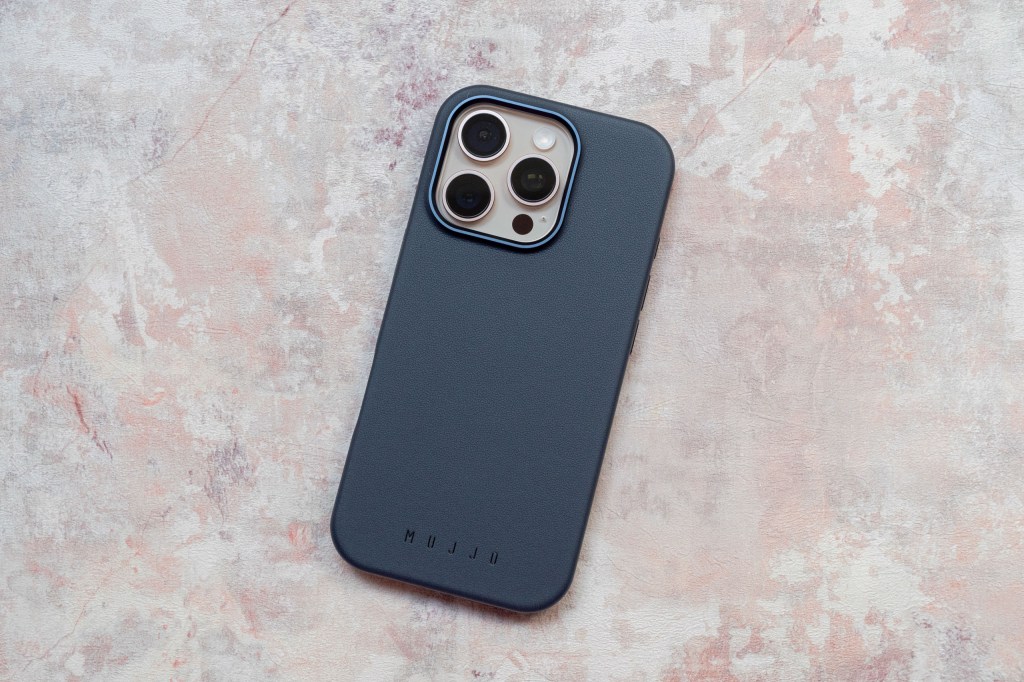 The Mujjo Maizcase with an iPhone 16 Pro inside it