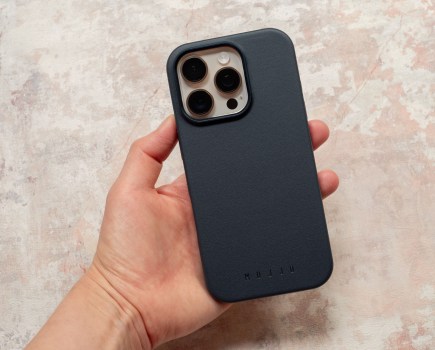 The back of the Mujjo Maizcase for iPhone 16 Pro case in hand