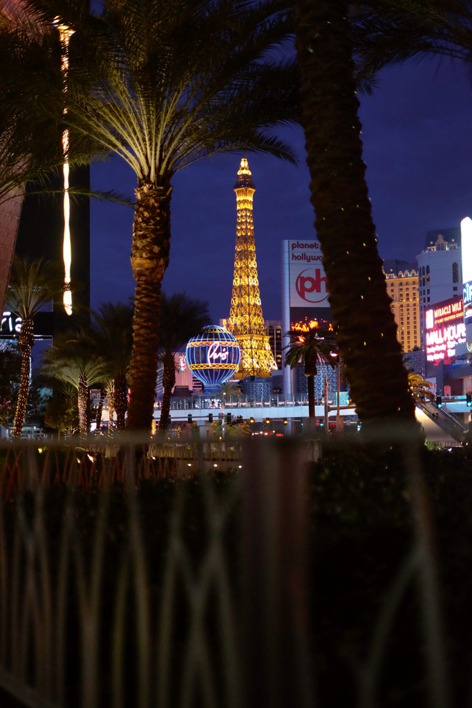 Las Vegas Eiffel tower at night