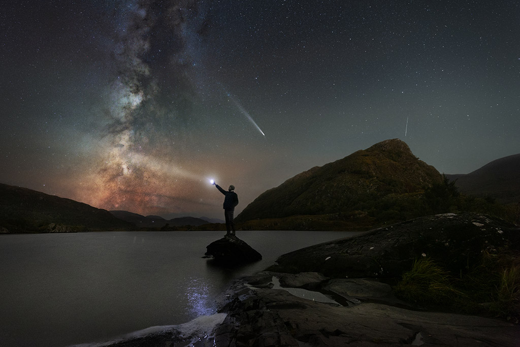 night landscape phot with Comet C/2023 A3 (Tsuchinshan-ATLAS)