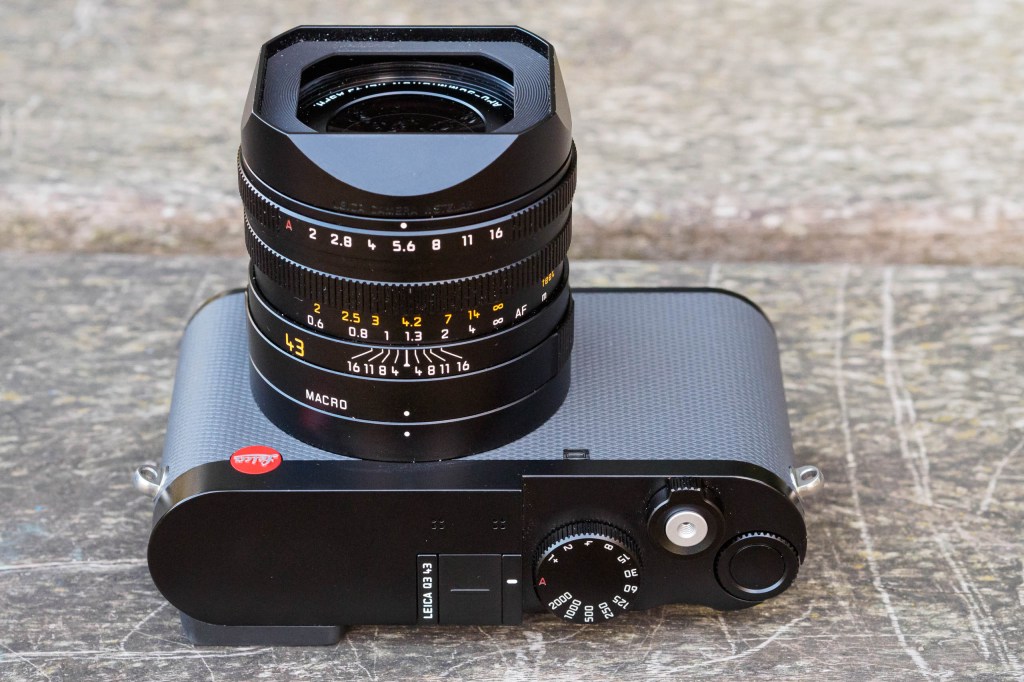 Leica Q3 43 lens hood