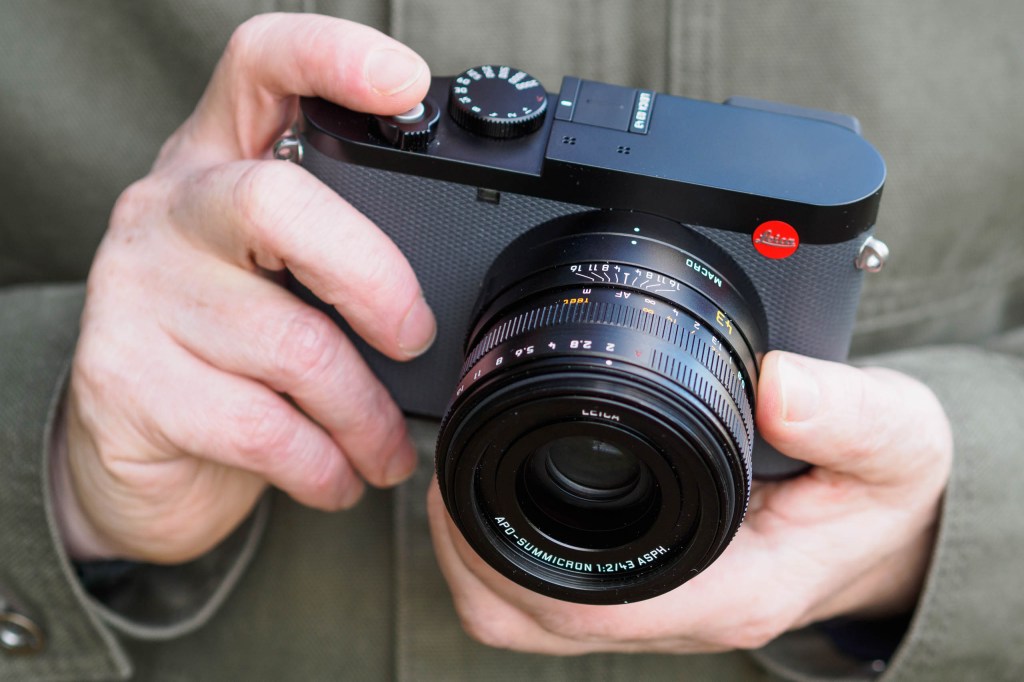 Leica Q3 43 in-hand