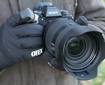 OTEX XT-801 photography gloves in use