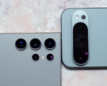 The camera units of the Samsung Galaxy S24 Ultra and the Google Pixel 9 Pro XL