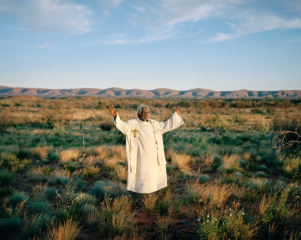 Pintupi-Luritja Lutheran Pastor Simon Dixon, Ikuntji/Haast Bluff, Arrernte Country, Northern 
Territory by Adam Ferguson from the series Big Sky, 2023 © Adam Ferguson taylor wessing second prize