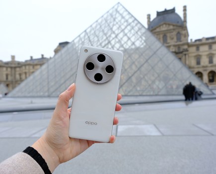 holding the oppo find x8 pro in front of the louvre