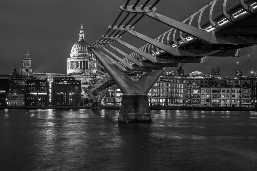 Sony A1 II St Paul's Cathedral night-time sample image