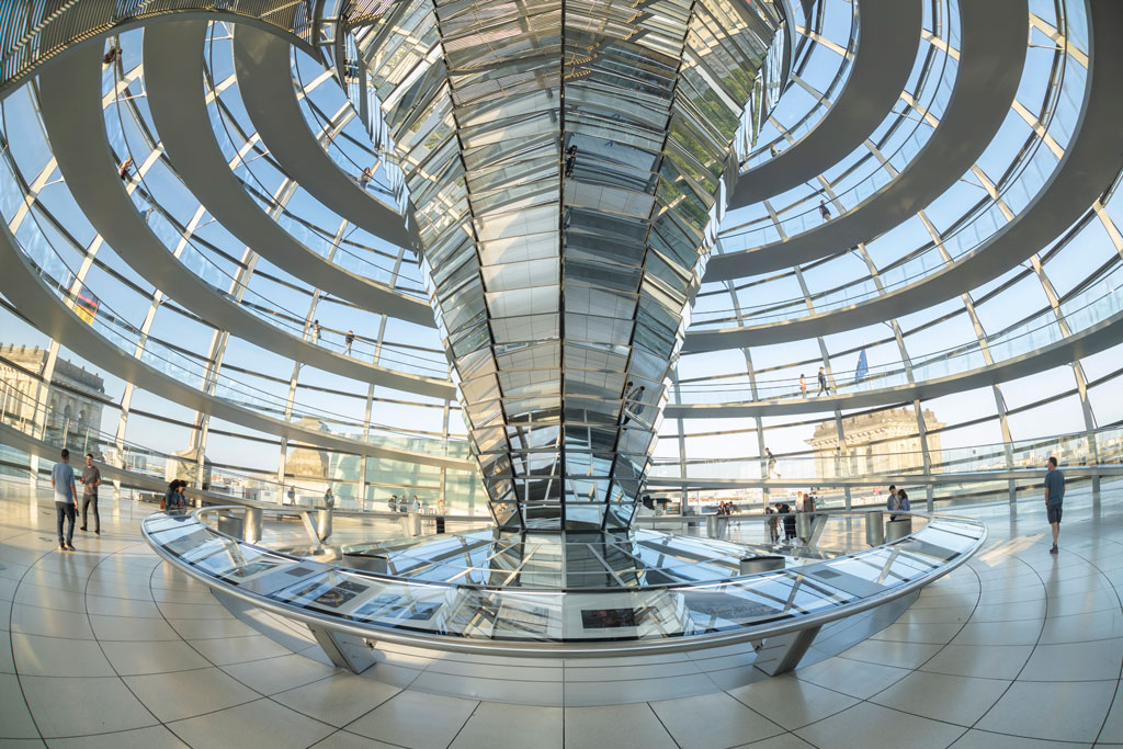 Berlin Reichstadt shot with a fisheye lens 