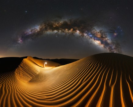 Milky Way captured over sand dune curves in the Rub' al Khali desert dusk to dawn apoy winner