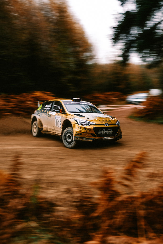 yellow dirt track car 