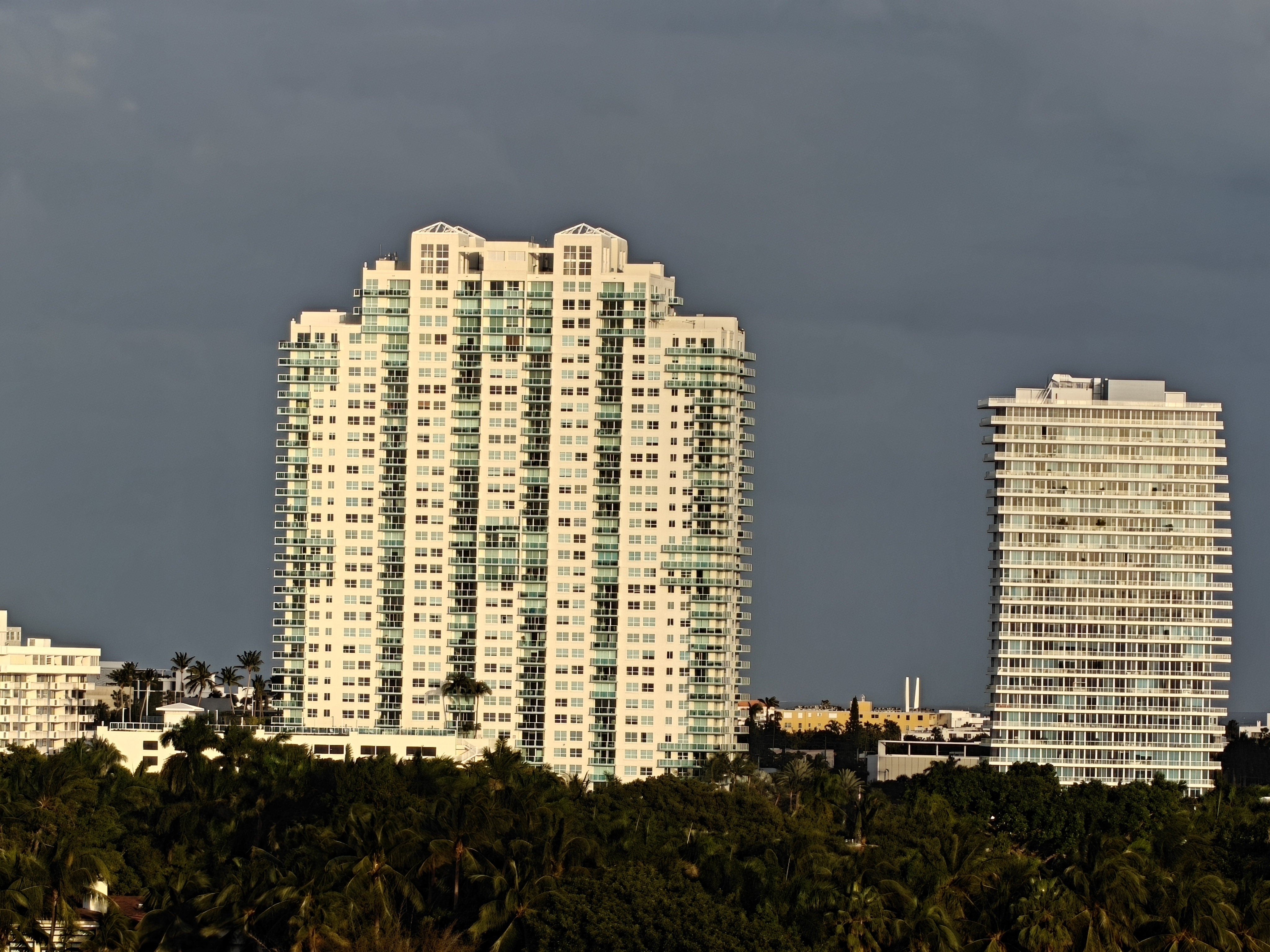 10x zoom on tall building on miami beach