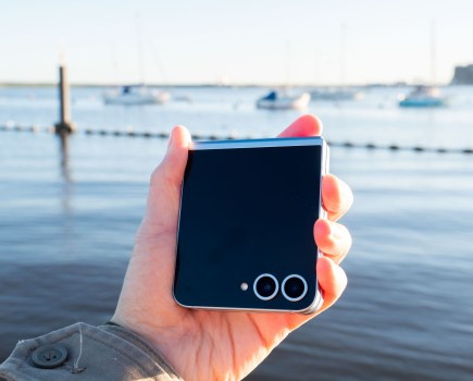 The Samsung Galaxy Z Flip 6 in hand, folded. Image: Amy Davies