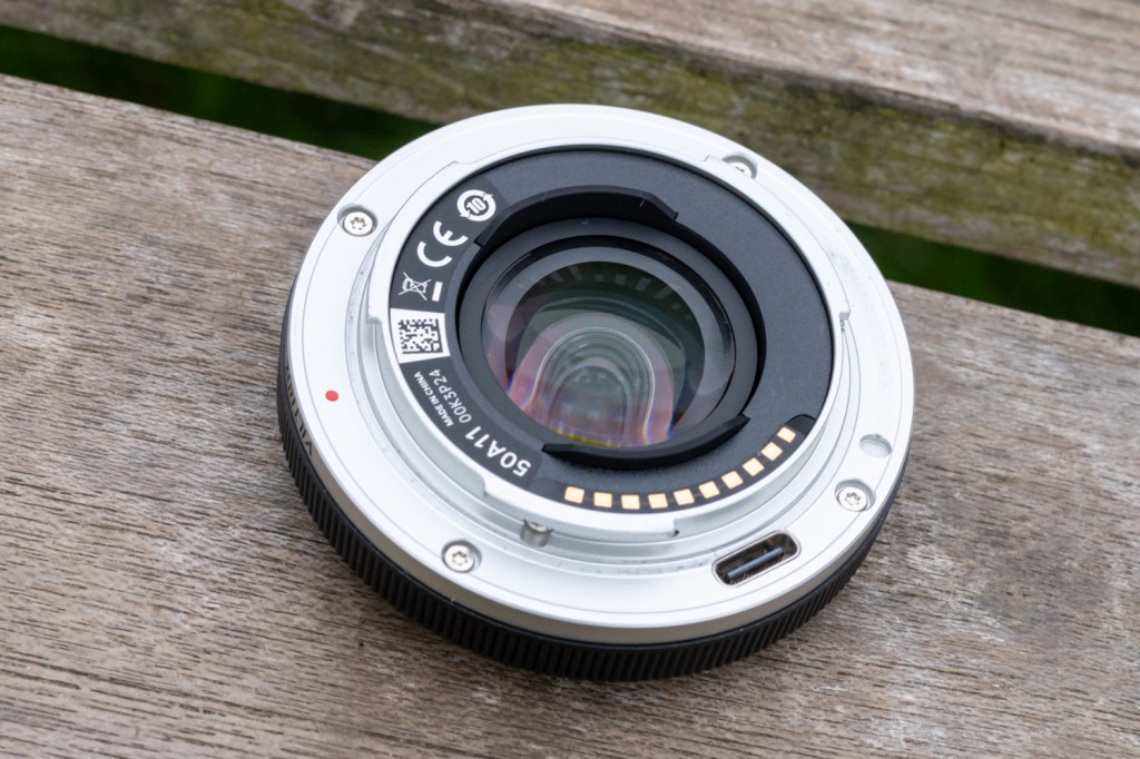 Viltrox AF 28mm F2.8 FE USB-C port