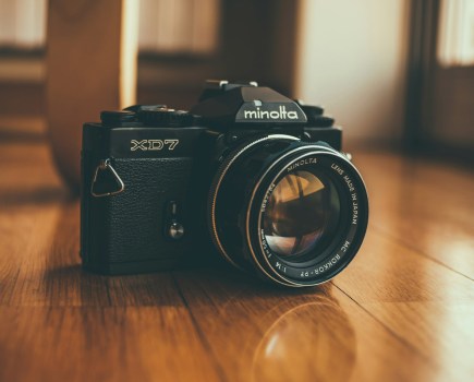 Minolta XD7. Photo by Aperture Vintage on Unsplash.
