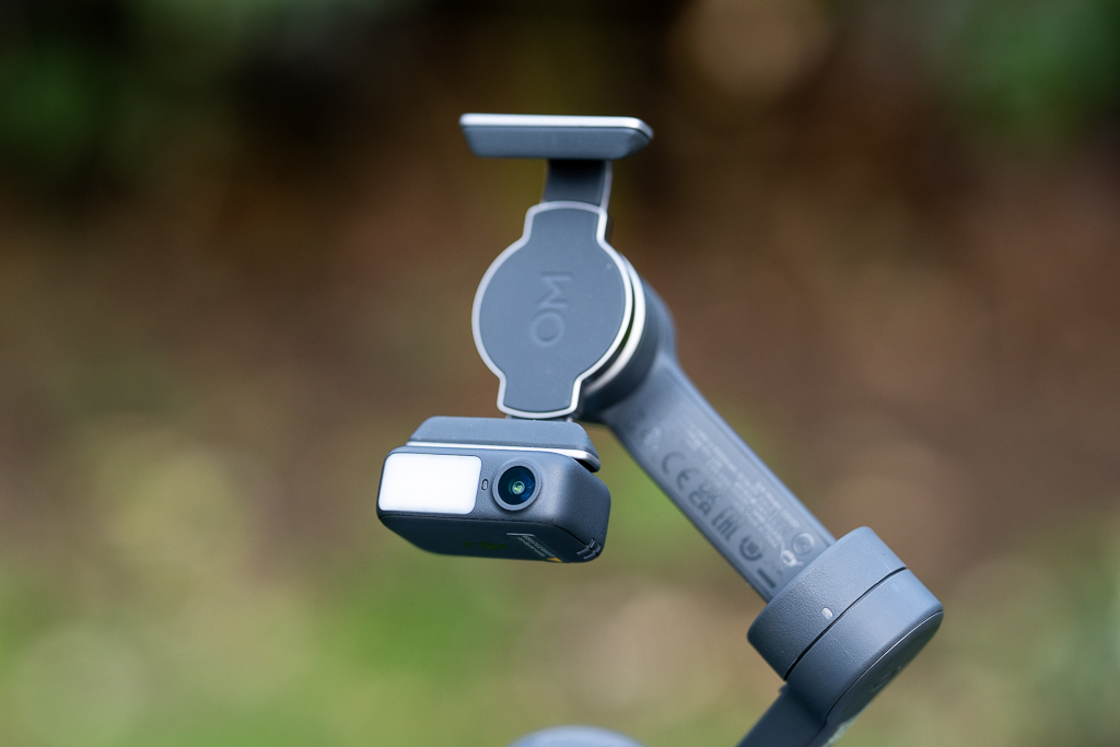 The new Multifunctional Module attached to the DJI Osmo Mobile 7P