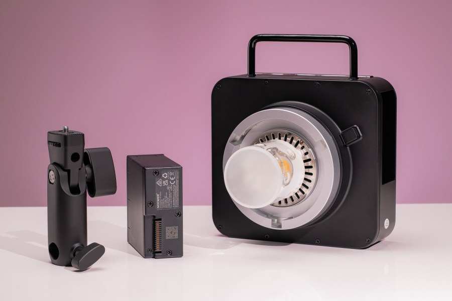 Neewer Q4 photography light, flash unit, and battery