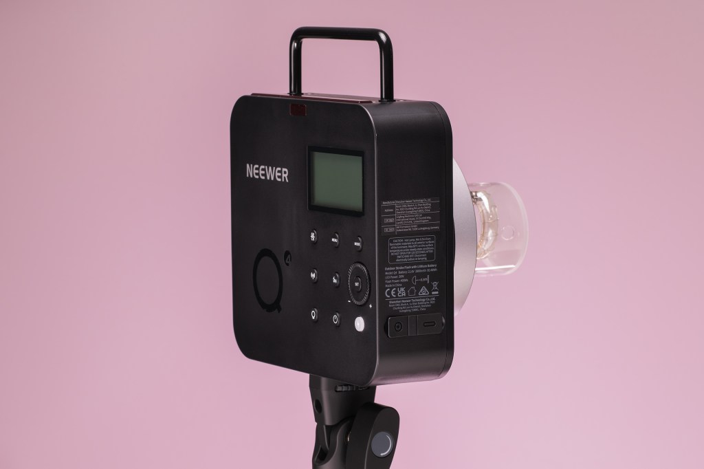 Neewer Q4 photography light, flash unit three quarters view