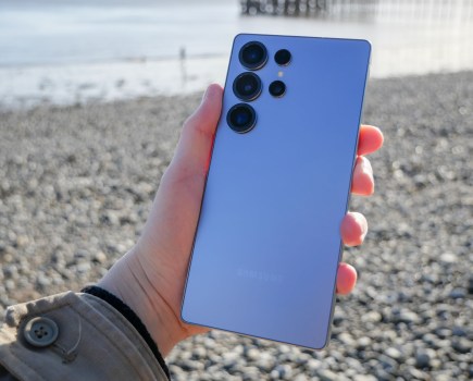 The Samsung Galaxy S25 Ultra in hand