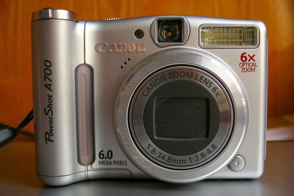 Canon Powershot A700. Image: Sameo, Wikimedia Commons.