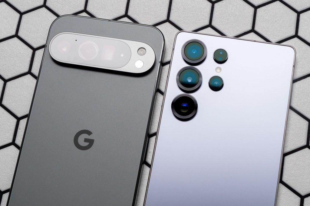 The Google Pixel 9 Pro XL (left) next to the Samsung Galaxy S25 Ultra