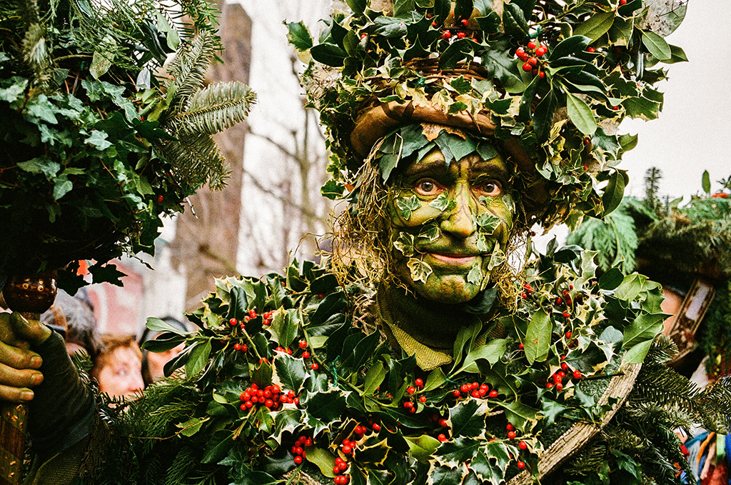 Green. Camera: Konica Hexar AF Film: 35mm, Kodak UltraMax, Portra 400 or ColourPlus. I honestly don’t remember what film most of my 35mm is shot on, but it’ll be one of these three for sure. January 2024 on Bankside, London.