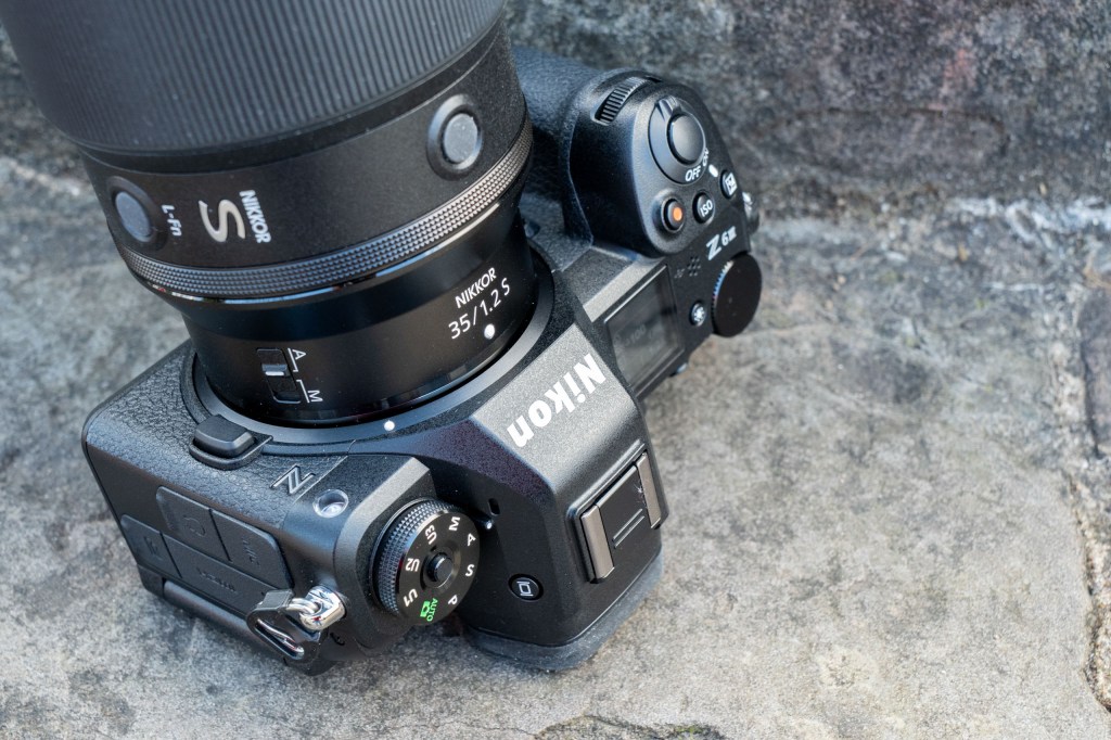 A closer look at the buttons and the switches found on the Nikon Nikkor 35mm f/1.2 Lens