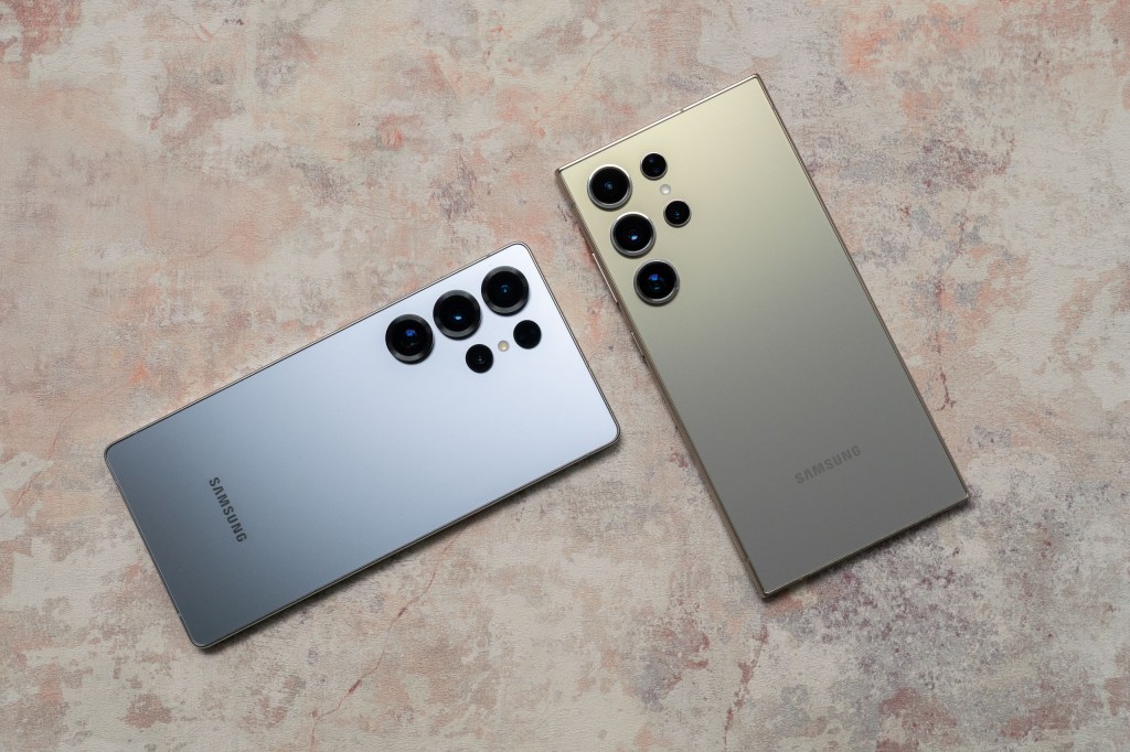 The Samsung Galaxy S25 Ultra (left) and the Samsung Galaxy S24 Ultra
