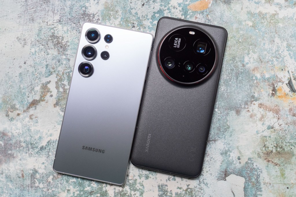 The Samsung Galaxy S25 Ultra (left), next to the Xiaomi 15 Ultra