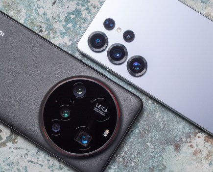 A closer look at the camera units of the Xiaomi 15 Ultra and the Samsung Galaxy S25 Ultra