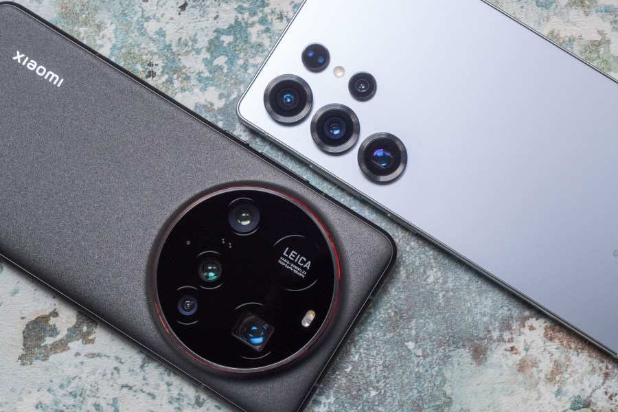 A closer look at the camera units of the Xiaomi 15 Ultra and the Samsung Galaxy S25 Ultra