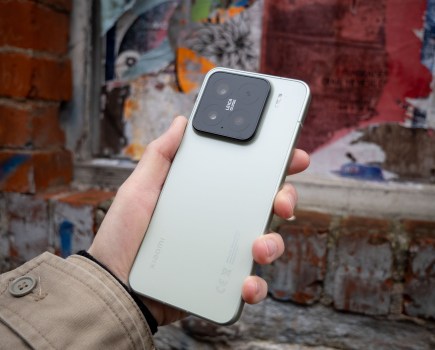 The Xiaomi 15 in hand