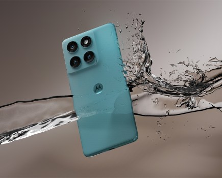 Motorola Edge 60 Fusion PANTONE Amazonite in water Image: Motorola 