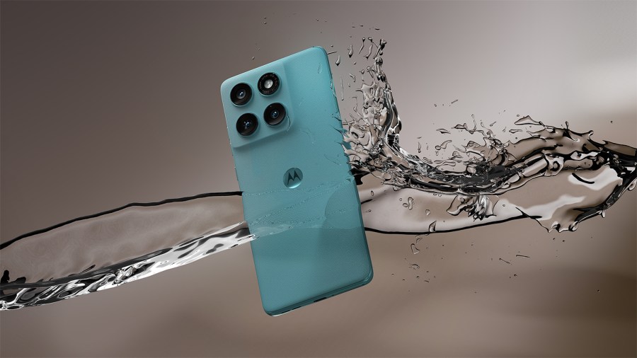 Motorola Edge 60 Fusion PANTONE Amazonite in water Image: Motorola 