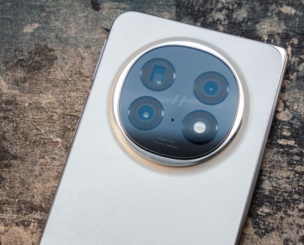 The cameras of the Oppo Find N5