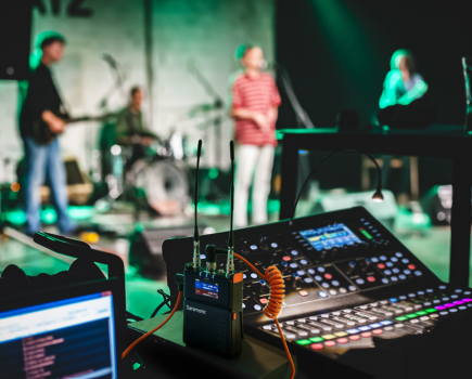 Saramonic wireless mic new to a sound desk