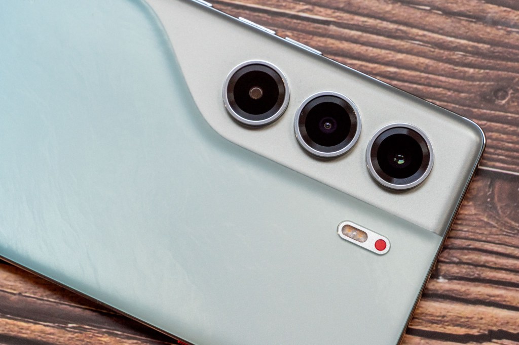 A closer look at the camera units of the Tecno Camon 40 Pro