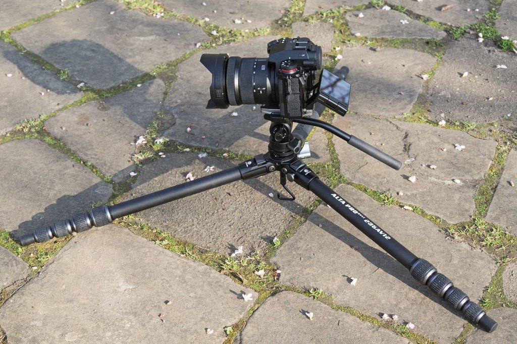 Vanguard Alta Pro 3VLT 235AV 12 low-angle shooting