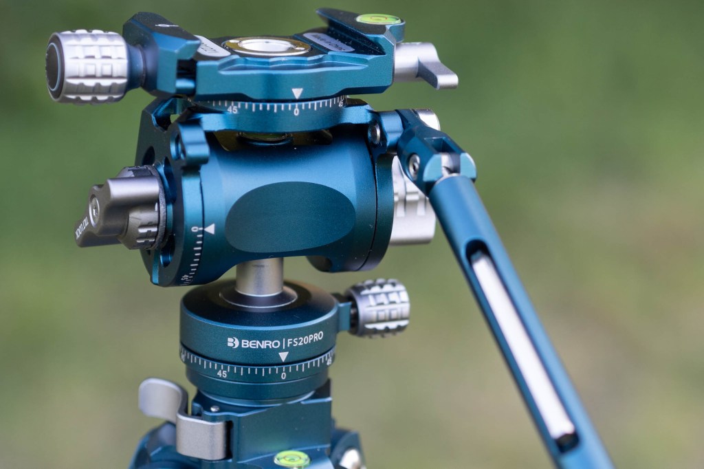 Benro FS20Pro hybrid head pan and tilt scales