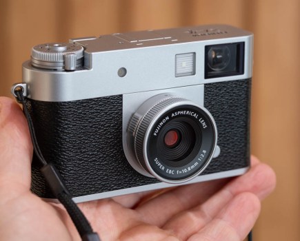Fujifilm X half in silver