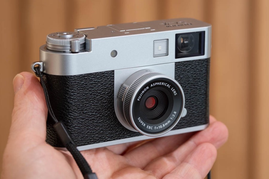 Fujifilm X half in silver
