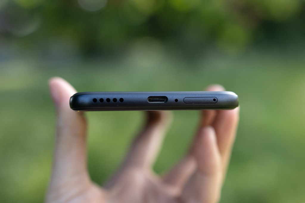 Honor 400 Pro bottom