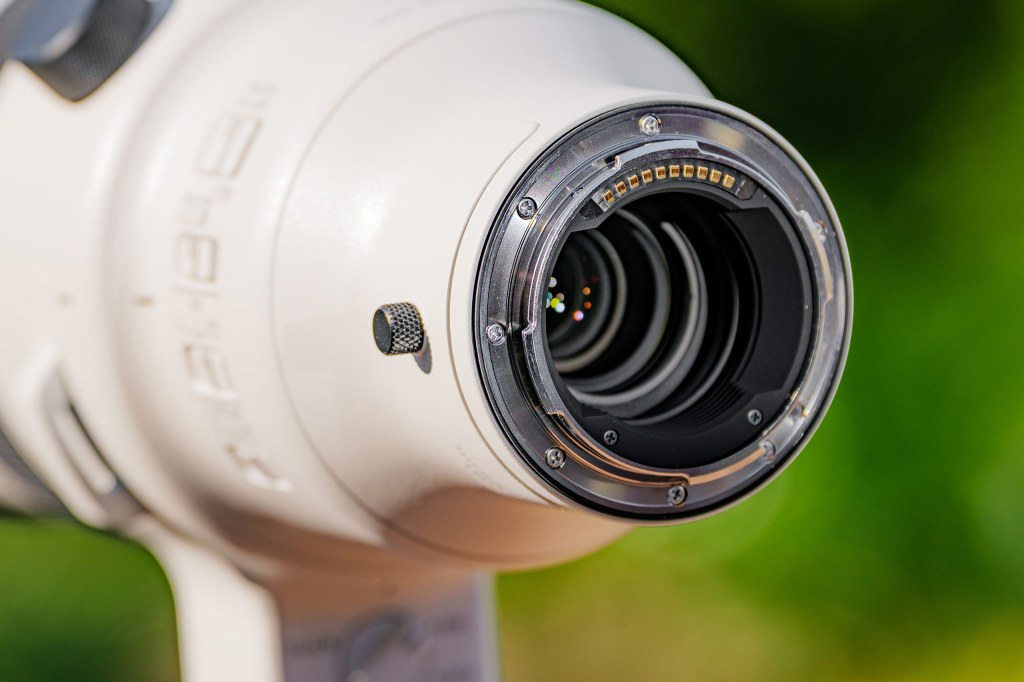 Sigma 300-600 F4 DG OS Sports mount